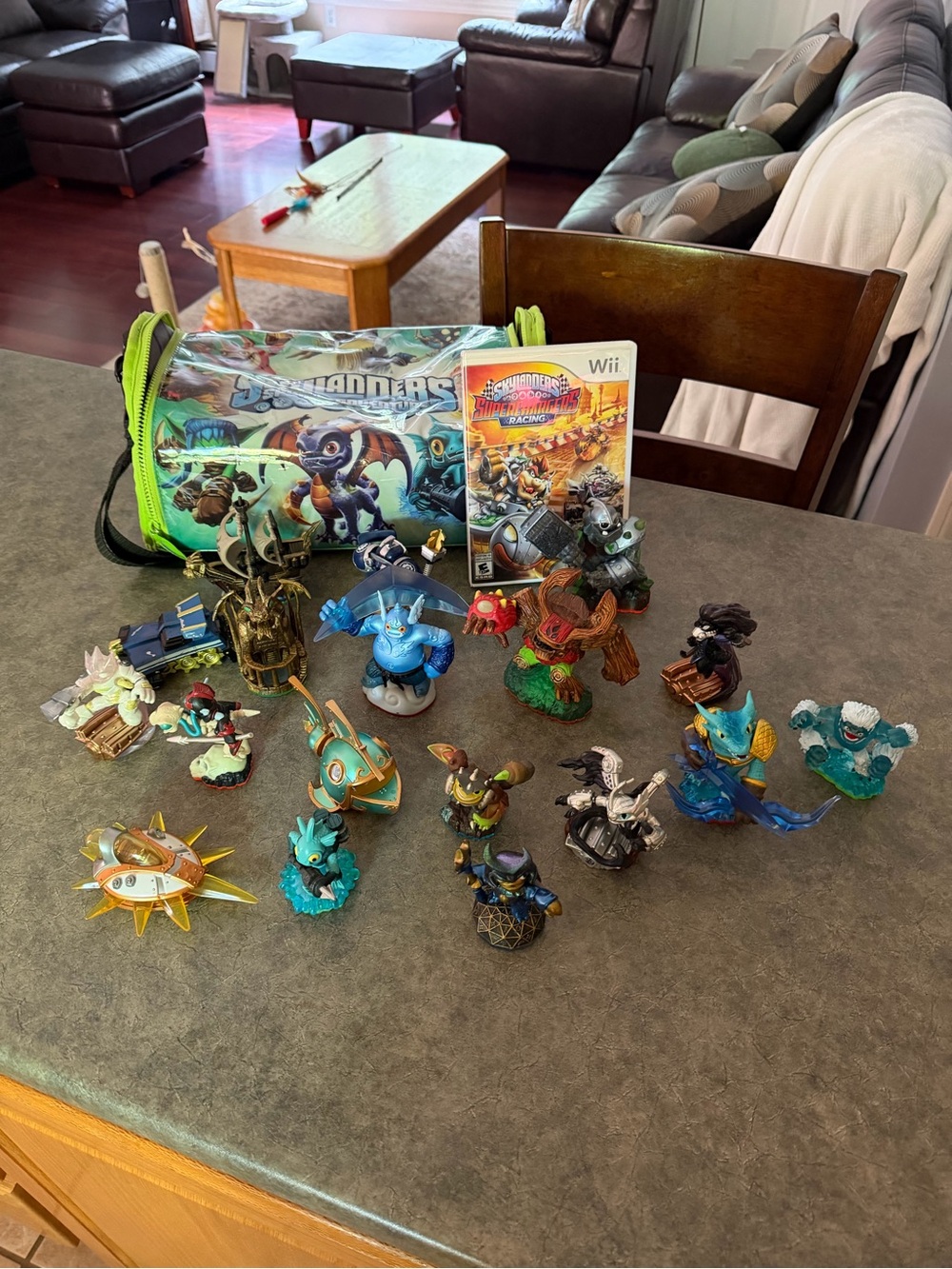 Skylanders Bundle with Carry Case - Blue/Green